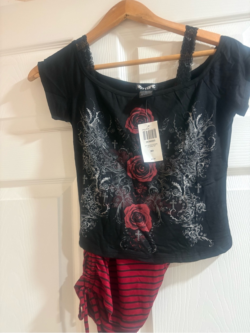 Hot Topic Black Tee with Red Rose & Silver Scroll Graphic